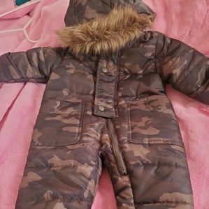 army print babyboy snowsuit 6/9mo